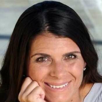 Mia Hamm Smiling At Camera With Hand On Chin
